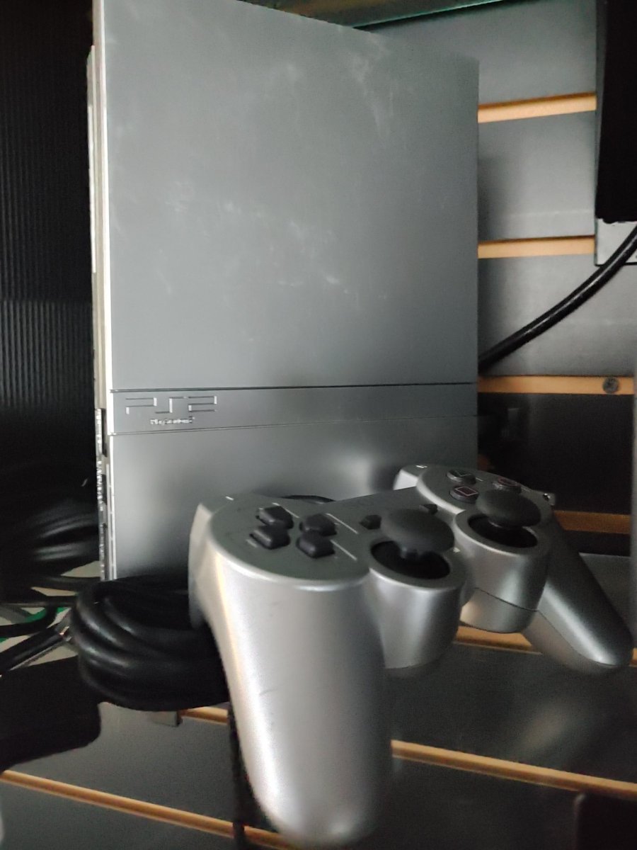 RetroGameVault's tweet photo. Hey everyone! The weather is a a bit dreary, so come on in and pick up some video games to make the time go by :) in today's highlights:
Great N64 games! 
A Pstv! 
1 copy of Gotham Knights on PS5
And a Ps2 Slim!
This is JUST THE BEGINNING so stop by TODAY!
We are open 12-7 :) https://t.co/FOtfsb7mGW