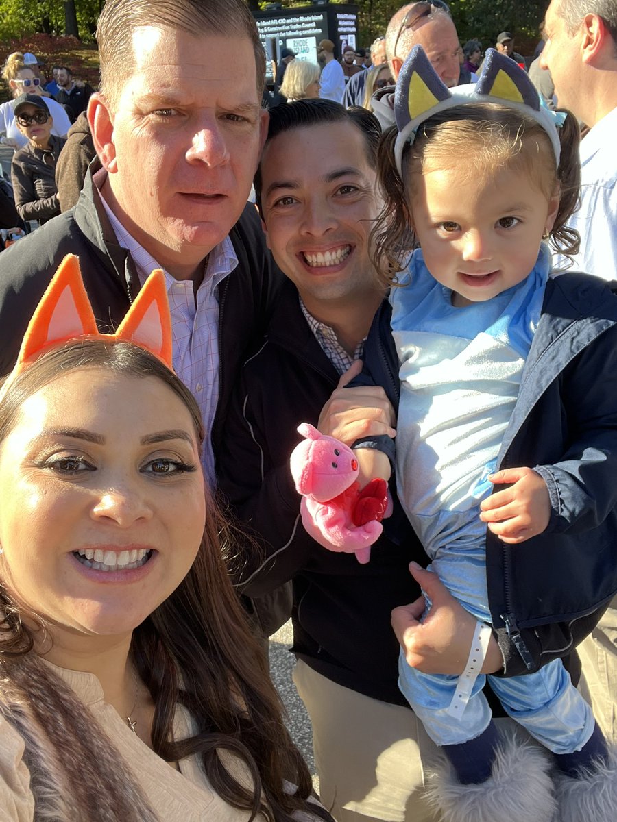 SANDRISCANO's tweet photo. Awesome morning at the @riaflcio RI Building Trades #HalloweenBigWalk supporting our democratic candidates! Great to hear message of unity & importance of our unions/jobs from @MartyJWalsh - Our daugther #AriHallel enjoyed it as much as we did @JamesDiossa #GOTV @SethMagaziner https://t.co/2gGWaFkFvL