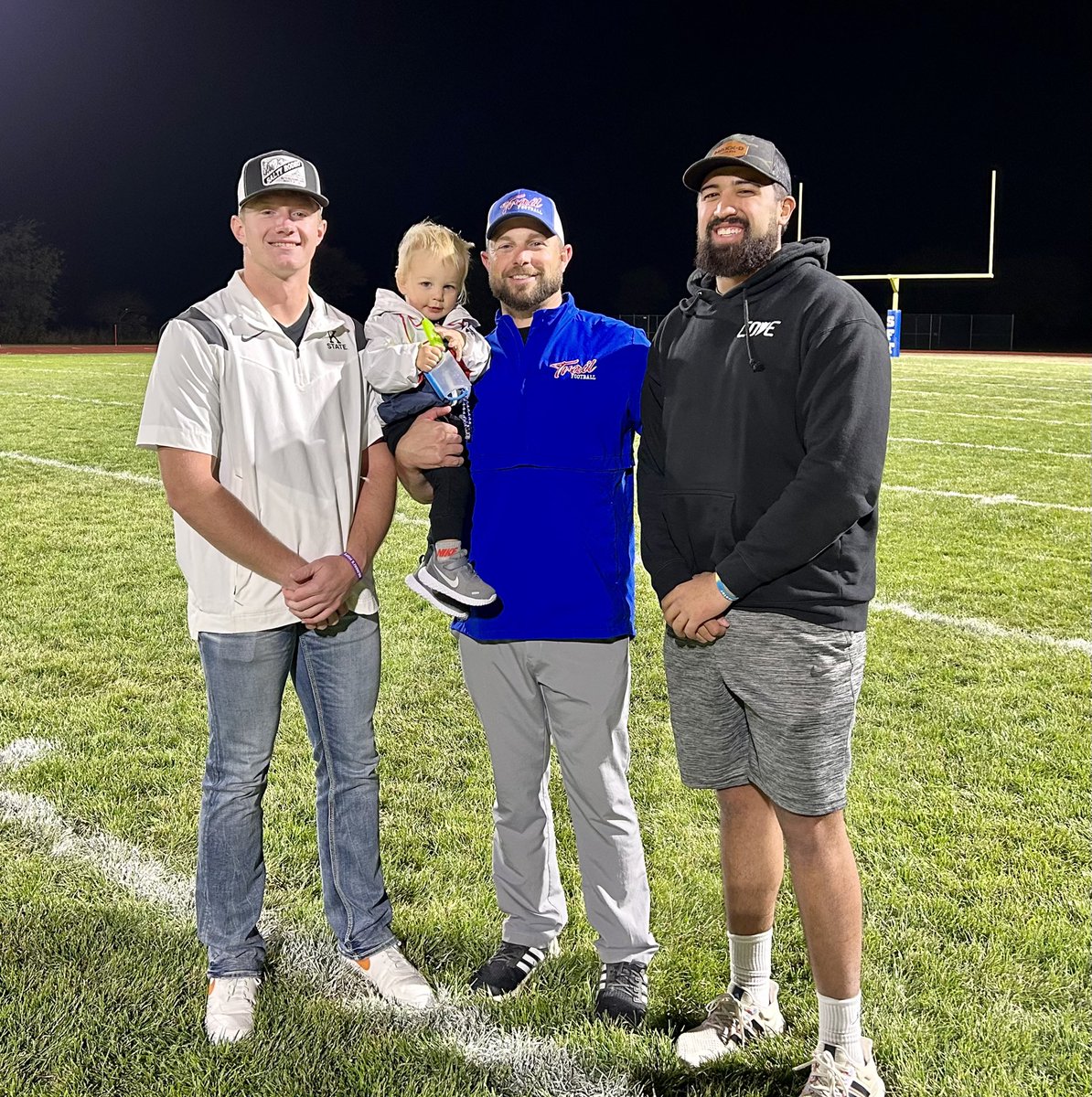 Two former studs came to visit last night <a href="/ShadryonBlanka/">Shadryon (Shady) Blanka</a> <a href="/ColtonNeitzel/">Colton  Neitzel</a> What coaching and football is all about!
