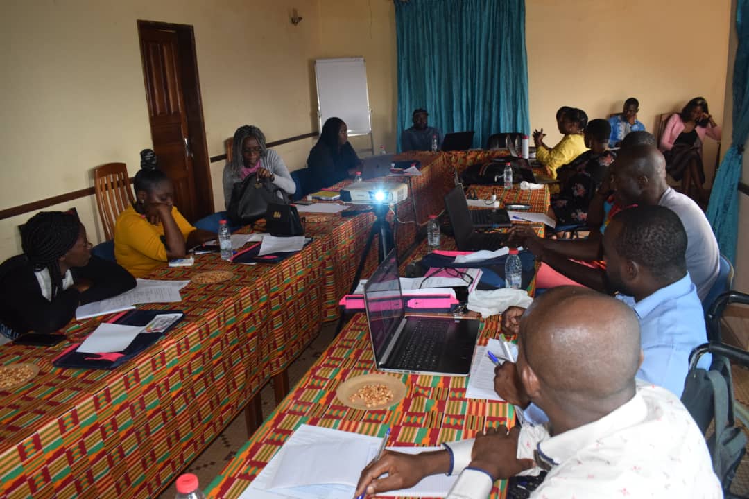 DataGender237's tweet photo. Première session de formation des journalistes et des étudiants des écoles de journalisme sur le #genre,les #statitiques_de_genre et initiation au #data_journalism terminée. Rdv le 15 Nov 2022 pour la prochaine cohorte. @unwomenafrica @AU_WGYD @TeamGates @OECD_Stat @cameroon_data https://t.co/PbsAtquqAP