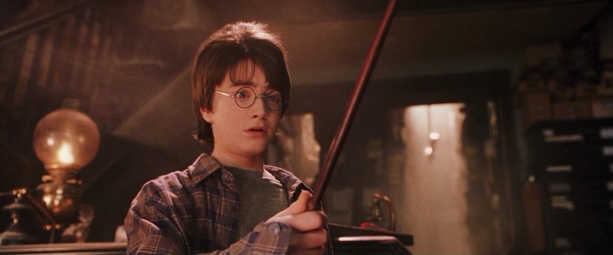 CuartaParedCine's tweet photo. Tal día como hoy, en 2001, se estrenaba Harry Potter y la piedra filosofal. https://t.co/cVgKvF7hwL