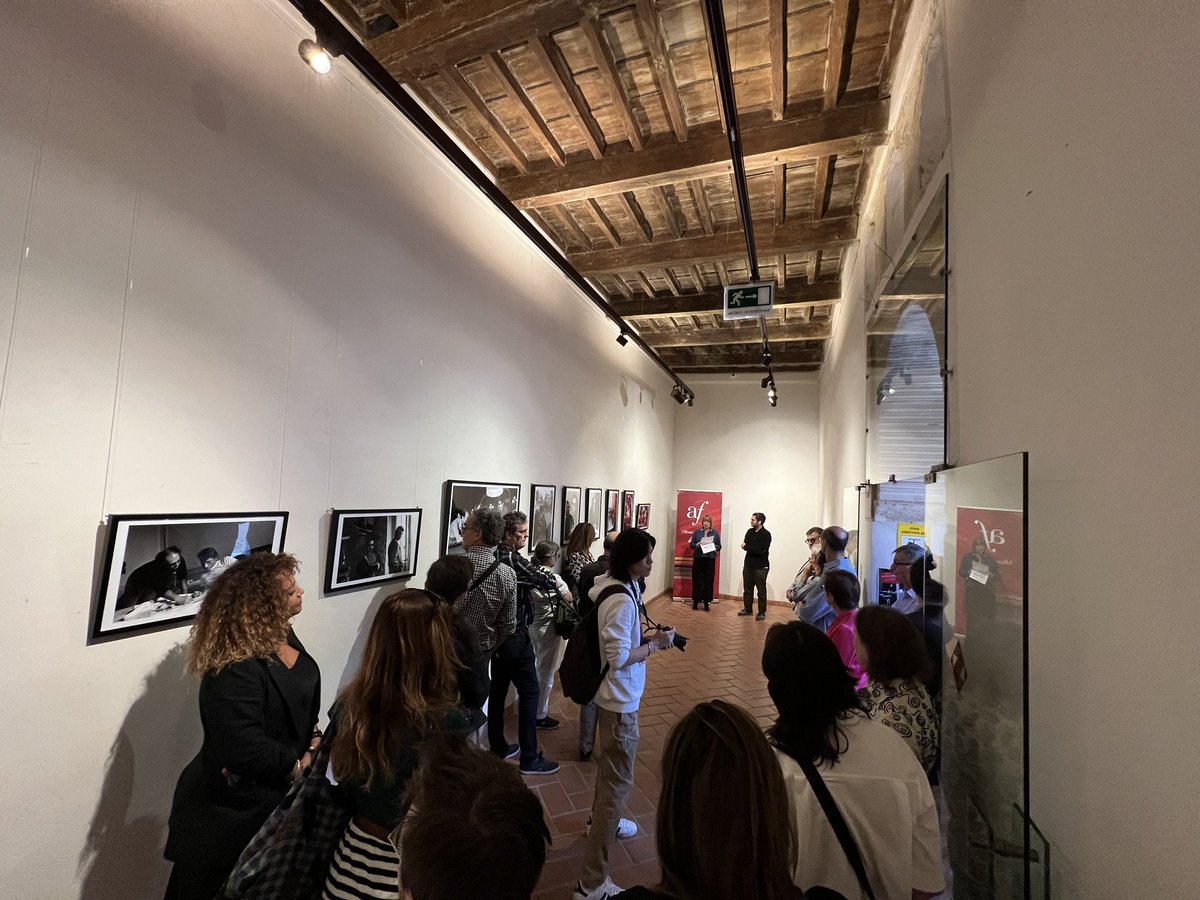 Acabamos de inaugurar en @casadezafra la #exposición “Godard a través de Tony Frank”, en colaboración con el <a href="/GranadaFilmFest/">Festival Jóvenes Realizadores</a> y el <a href="/aytogr/">Granada Ciudad</a>. Muy felices.