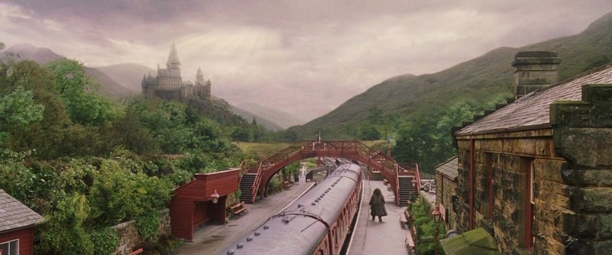 CuartaParedCine's tweet photo. Tal día como hoy, en 2001, se estrenaba Harry Potter y la piedra filosofal. https://t.co/cVgKvF7hwL