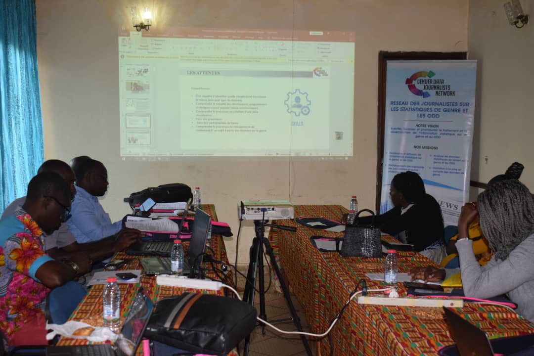 DataGender237's tweet photo. Première session de formation des journalistes et des étudiants des écoles de journalisme sur le #genre,les #statitiques_de_genre et initiation au #data_journalism terminée. Rdv le 15 Nov 2022 pour la prochaine cohorte. @unwomenafrica @AU_WGYD @TeamGates @OECD_Stat @cameroon_data https://t.co/PbsAtquqAP