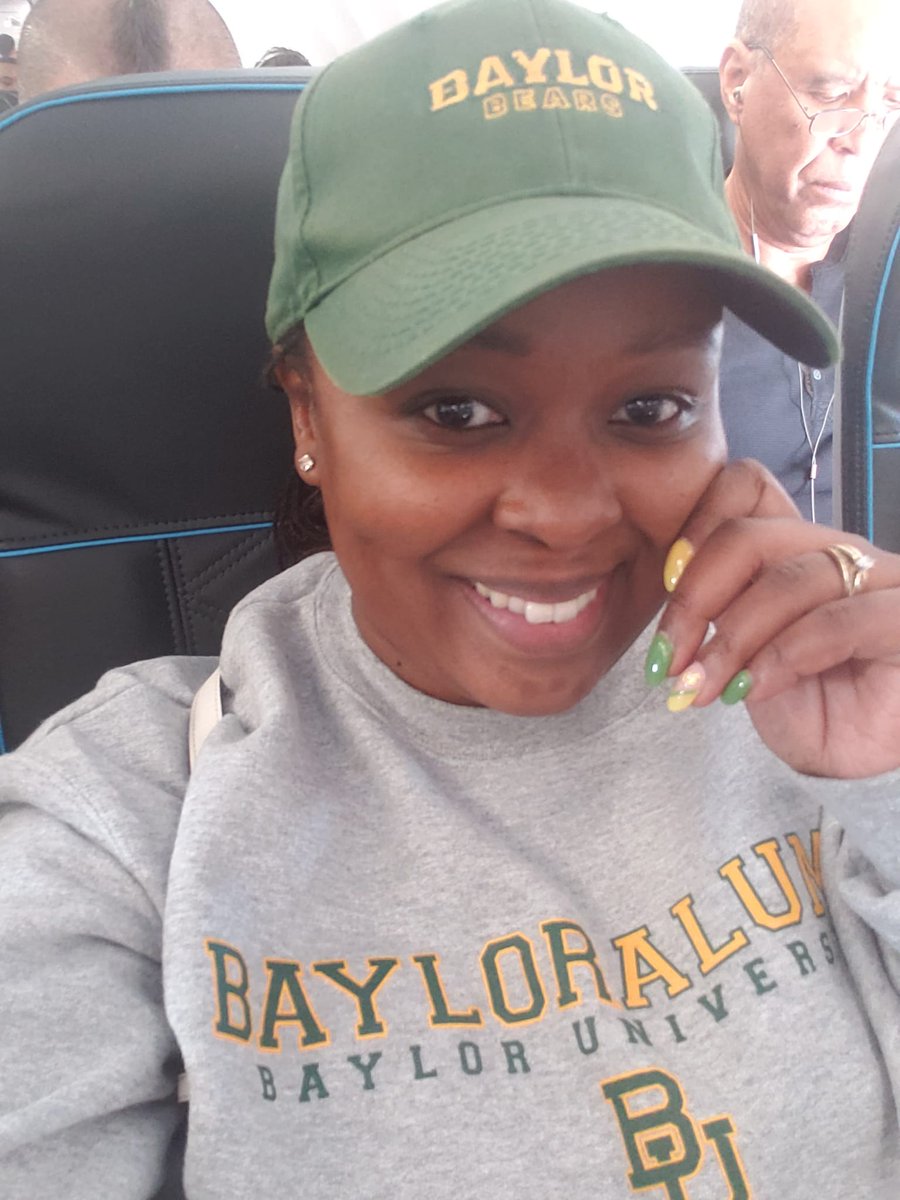 vvisualsfilms's tweet photo. Watching on my flight #SicEm #sickembears https://t.co/THi5Hs4vpA