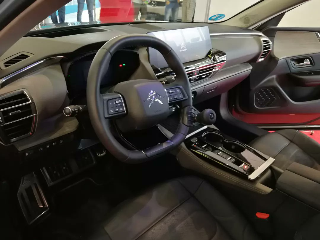 recintoferialtf's tweet photo. ��� Presentación en el VIII Salón del Automóvil de Canarias en el Stand de @autoinsular el nuevo Citroën C5 X Hibrido #SalónDelAutomóvilCanarias https://t.co/5ue6f90M1u