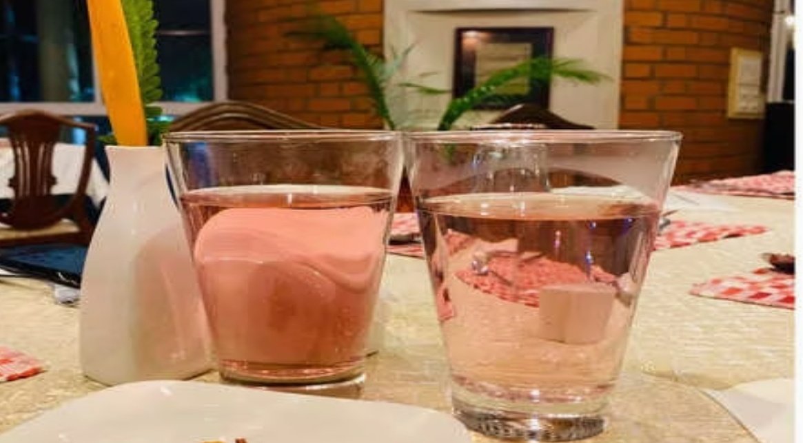 TriggerOG's tweet photo. I was chillin on IG & came across a quizz in @tamannaahspeaks 's story, it was about the color of the water, I guessed the color right it was pink & learnt something new today thank to her: the "#pathimugam water" an ayurvedic water with antimicrobial properties used in kerala . https://t.co/IxRP4Aw4wN