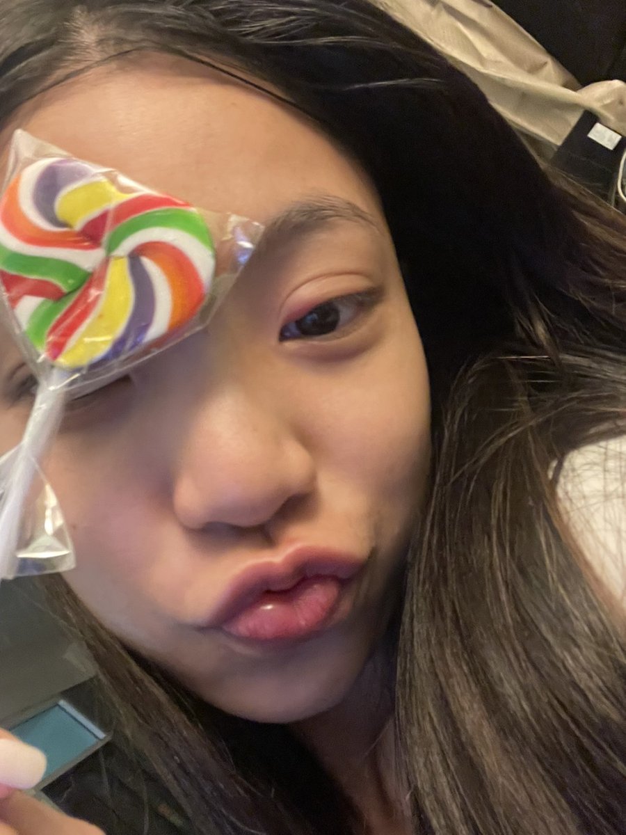 dinoaom1's tweet photo. วันนี้หนูแอบเอาอมยิ้มที่ฟค.ให้ฟีฟมาเยอะเลย5555555 ชอบมาก แต่พิกงชอบแย่ง https://t.co/AJgE2QsFZJ
