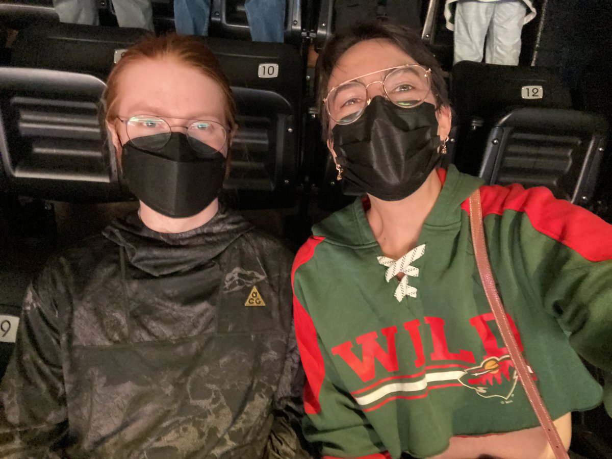 KaliopeOfMars's tweet photo. we’ve been yelled at three times before puck drop ❤️💚 https://t.co/4SiYHKzr1z