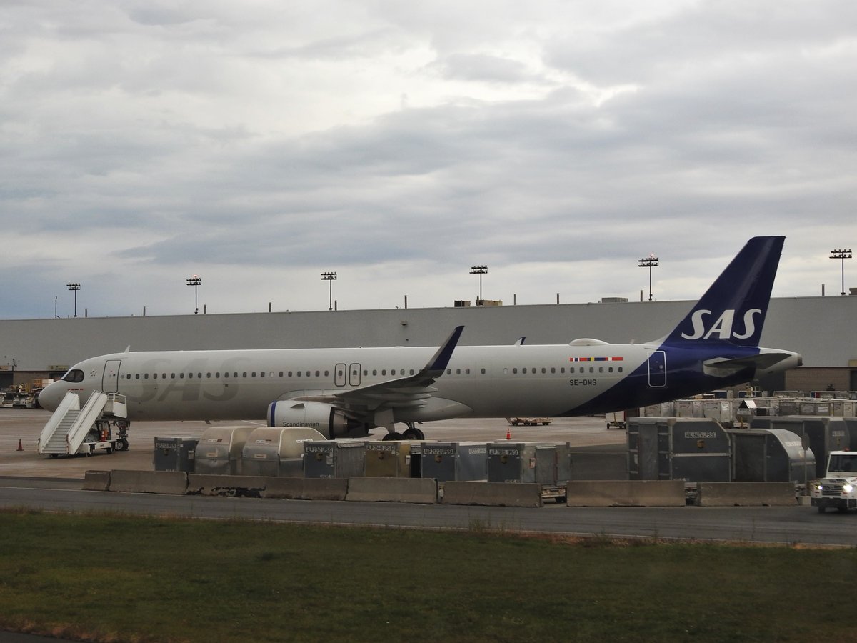 veryboeing's tweet photo. SAS #A321 -253NX #SEDMS CYYZ https://t.co/p8qbR5RPks