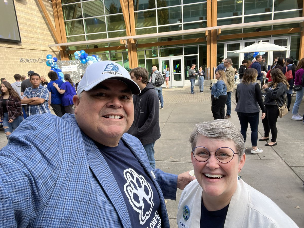 RIOPEREZ's tweet photo. Fall is in the air @SSU_1961. Welcome to parent and family weekend and preview day! @SSU_Alumni in full force. #NomaRising #EducationIntoAction https://t.co/0JIlKOwYRW