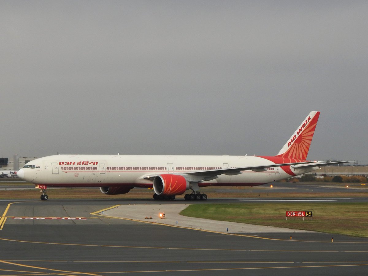 veryboeing's tweet photo. Air India #B777 -337(ER) #VTALS CYYZ https://t.co/InK7YkhpWb