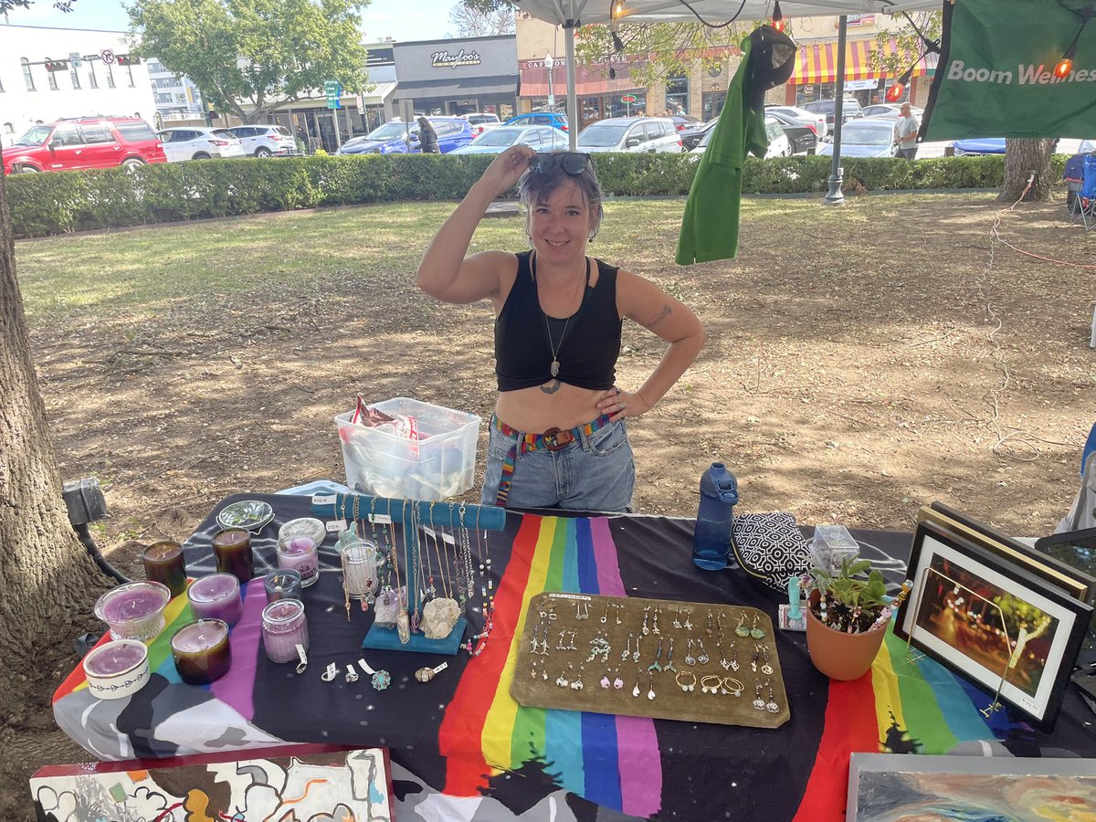 carsoncook2's tweet photo. Hole in the wall shop with handmade candles, scavenged earrings, and many more other beautiful pieces! Check them out on Instagram at https://t.co/vytwKxudHS, or in the square until 9pm!
#MC1313DC https://t.co/rc5Lcy18Wg