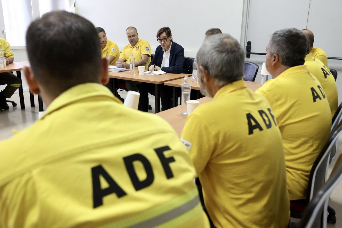 salvadorilla's tweet photo. Continuo la ronda de contactes amb agents socials i econòmics, reunint-me amb l'@ADFpladebages a Manresa. La seva feina és cabdal per prevenir i lluitar contra els incendis forestals. Prenc nota de les necessitats. Gràcies per la tasca que feu.

#EscoltarCatalunya
#SOMalternativa https://t.co/cpgzQtGuS7