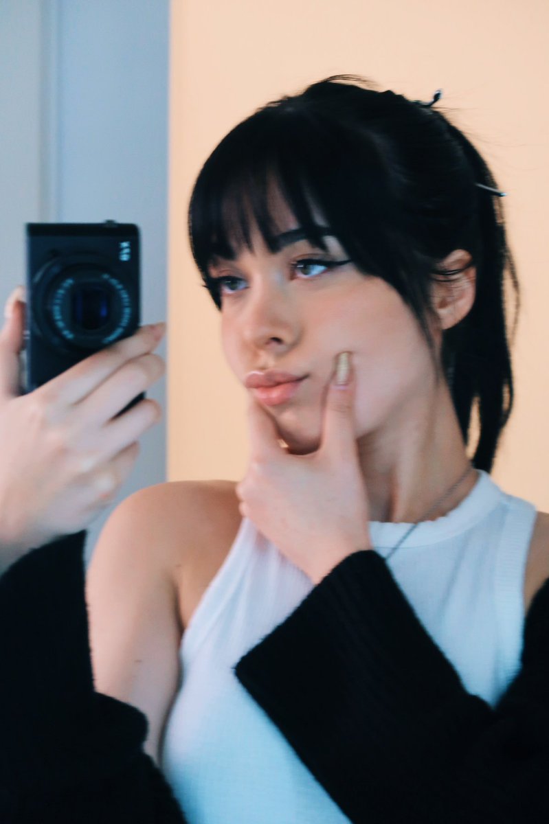 🎐 on Twitter: "RT @cyberstephanie: would u squish my face?"