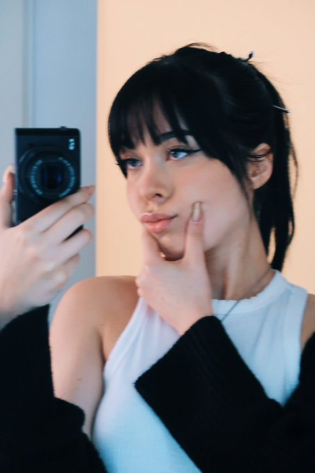 would u squish my face? https://t.co/tlEch3vnDN