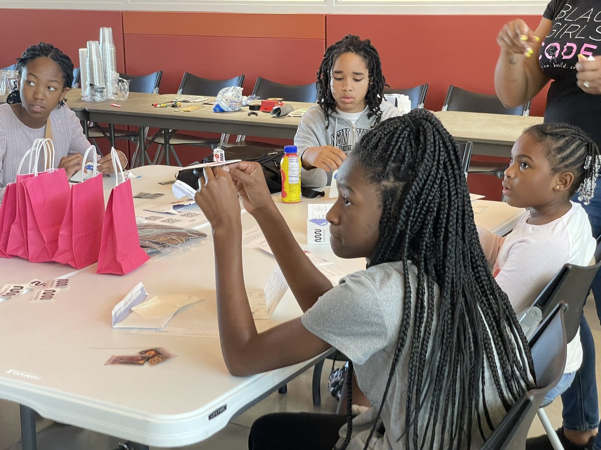 VolunteerBGCHOU's tweet photo. We’re working! #BGCHou #FutureTechBoss https://t.co/H1G81BmbY8