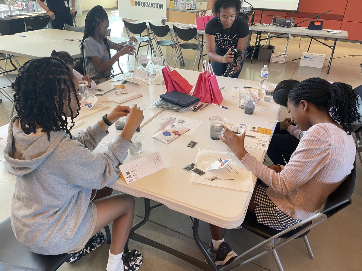 VolunteerBGCHOU's tweet photo. We’re working! #BGCHou #FutureTechBoss https://t.co/H1G81BmbY8
