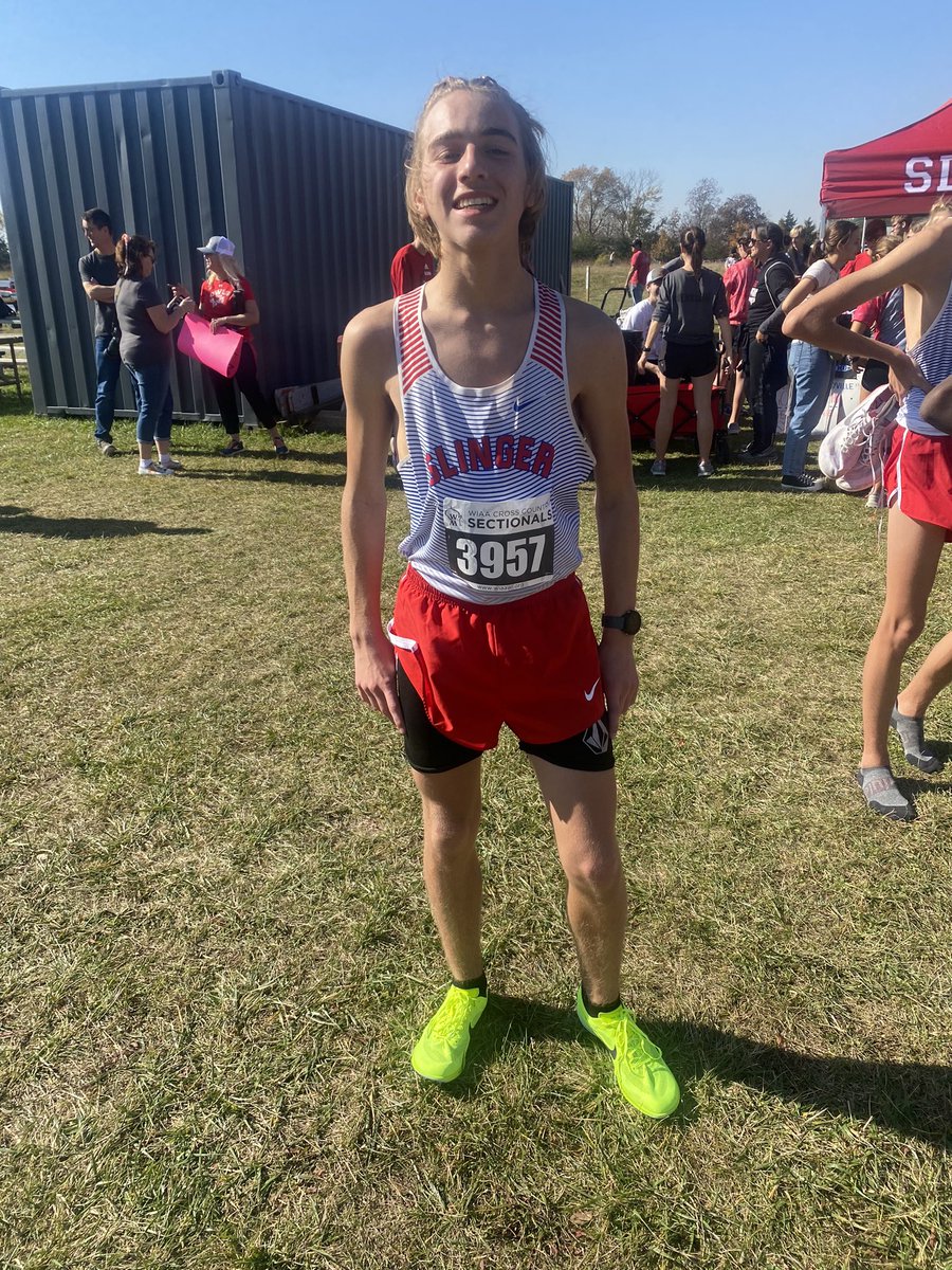 mro_shs's tweet photo. Congratulations to the boys’ @SlingerXc team for placing second at sectionals. Congrats to Malachi Kurth for placing 2nd overall individually. #StateBound @_Hootie_Owl_ @SlingerOwlsAD @KevinBryant_Jr @NorthShoreConf @wiaawistate https://t.co/J7B8iYE8fq