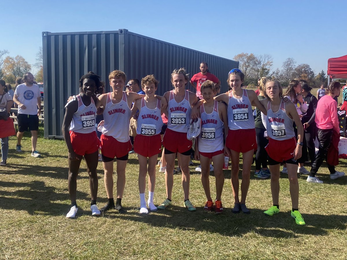 mro_shs's tweet photo. Congratulations to the boys’ @SlingerXc team for placing second at sectionals. Congrats to Malachi Kurth for placing 2nd overall individually. #StateBound @_Hootie_Owl_ @SlingerOwlsAD @KevinBryant_Jr @NorthShoreConf @wiaawistate https://t.co/J7B8iYE8fq