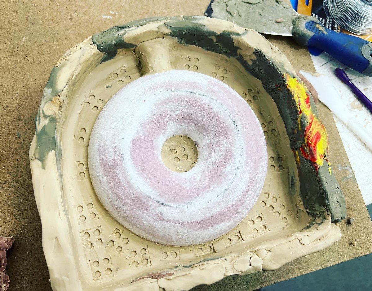 bladesworkshop's tweet photo. Mold making today #art #artist #gradschool #gradstudent #MFA #ua #universityofalabama #sculpture #metal #blacksmith #wood #craft #ceramic #occult #pagan #icon #materials #form #formalism #texture #surface #copper #metalsmith #mold https://t.co/OXkv1LEmUG