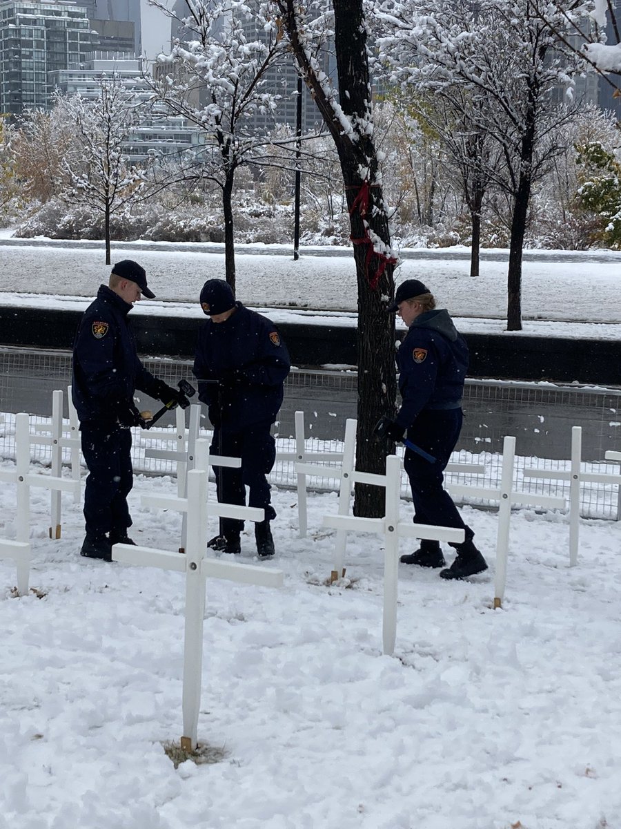 michaelBertin2's tweet photo. Glorious day to be helping out at the Field of Crosses with the Calgary Police Cadet Corp.  #cps #cpcc #policecadets #fieldofcrosses. https://t.co/IeyopfBvWC