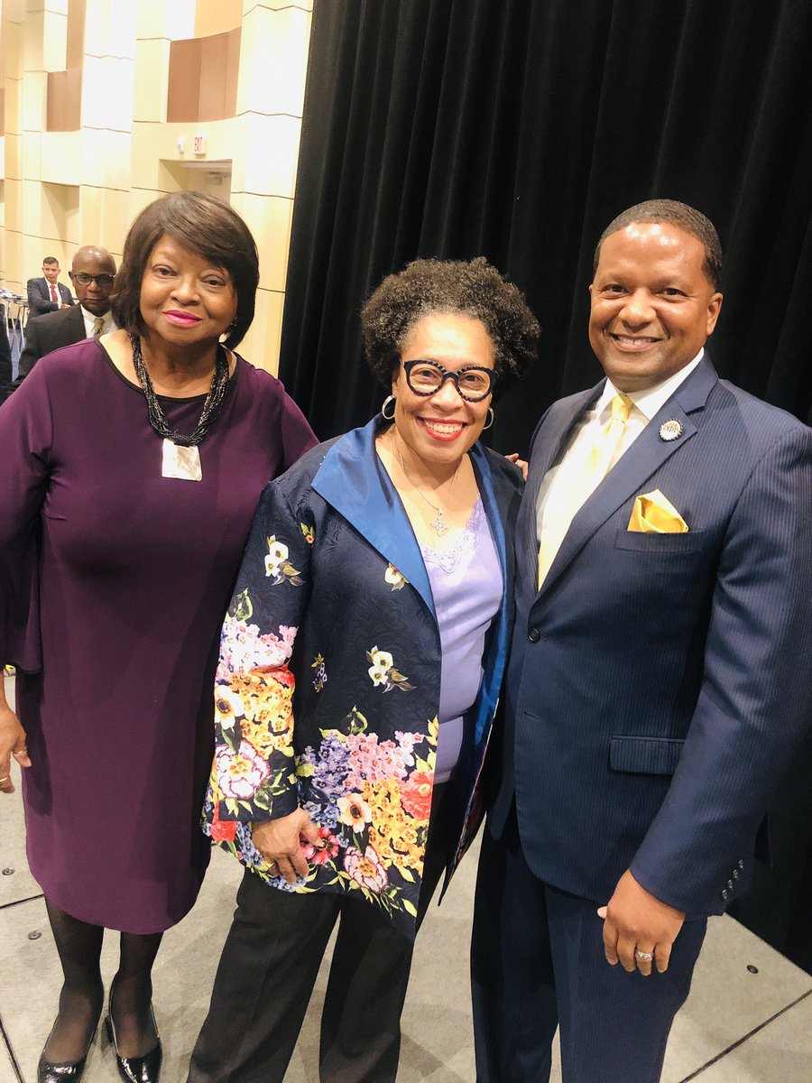 VinceSimsNBC5's tweet photo. @NAACPFWTC Dr. George D. Flemmings Freedom Fund Celebration was an awesome success Friday night.  Sec. of HUD Marcia Fudge was the keynote speaker and was powerful.  Honored to serve as emcee.  #NAACP #HUD #emcee #emceelife #MrEmcee 🎤 @NBCDFWCommunity @NBCDFW https://t.co/BGddDJmakO