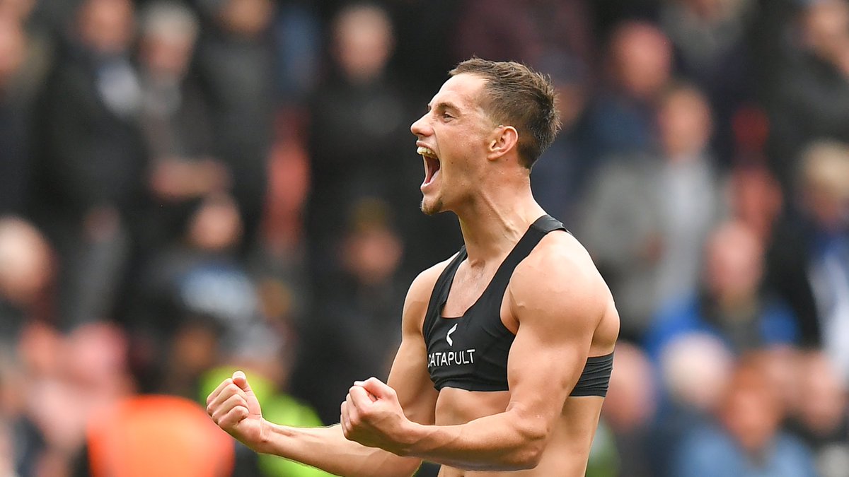 Champchatpod24's tweet photo. Jerry Yates' last three Championship appearances on a Saturday:

🆚 Watford: ⚽️⚽️

🆚 Sheffield United: ⚽️⚽️

🆚 Preston North End: ⚽️⚽️🅰️

𝗕𝗹𝗮𝗰𝗸𝗽𝗼𝗼𝗹'𝘀 𝗡𝗼.𝟵 𝗶𝘀 𝗼𝗻 𝗳𝗶𝗿𝗲! 🔥

#CCP | #UTMP https://t.co/lOAUtTHSIb