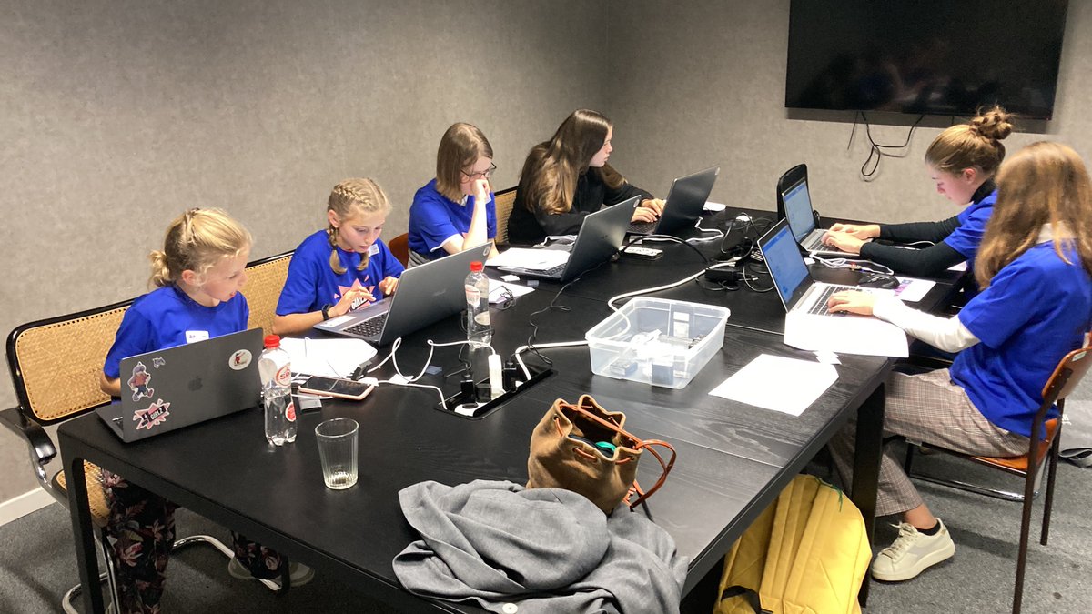 lienmichiels's tweet image. Exhausted but deeply fulfilled is perhaps the best way to describe how I feel after spending the afternoon teaching a group of girls (11-17y) to code 👩‍💻 in Python 🐍 #CoderDojo4Girlz @CoderDojoBe