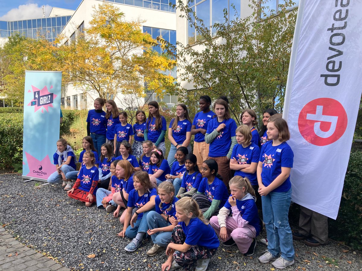 lienmichiels's tweet image. Exhausted but deeply fulfilled is perhaps the best way to describe how I feel after spending the afternoon teaching a group of girls (11-17y) to code 👩‍💻 in Python 🐍 #CoderDojo4Girlz @CoderDojoBe