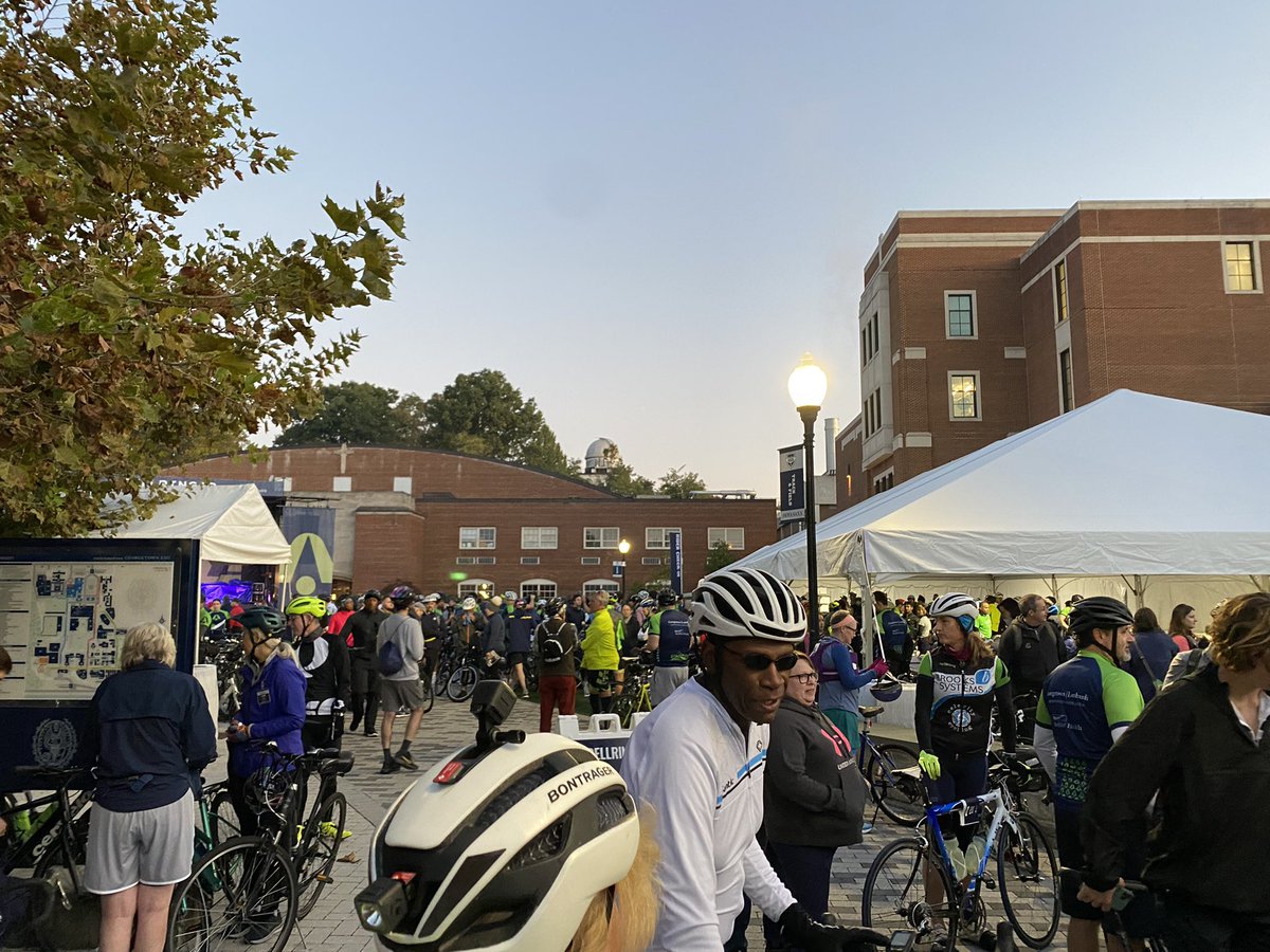 SABOIKOS_MD's tweet photo. #GearUpEndCancer @LombardiCancer @MedStarHealth @RideBellRinger the Sarcoma Team at Georgetown Lombardi enjoyed a beautiful race to cure cancer! https://t.co/YgFhcpgAoX