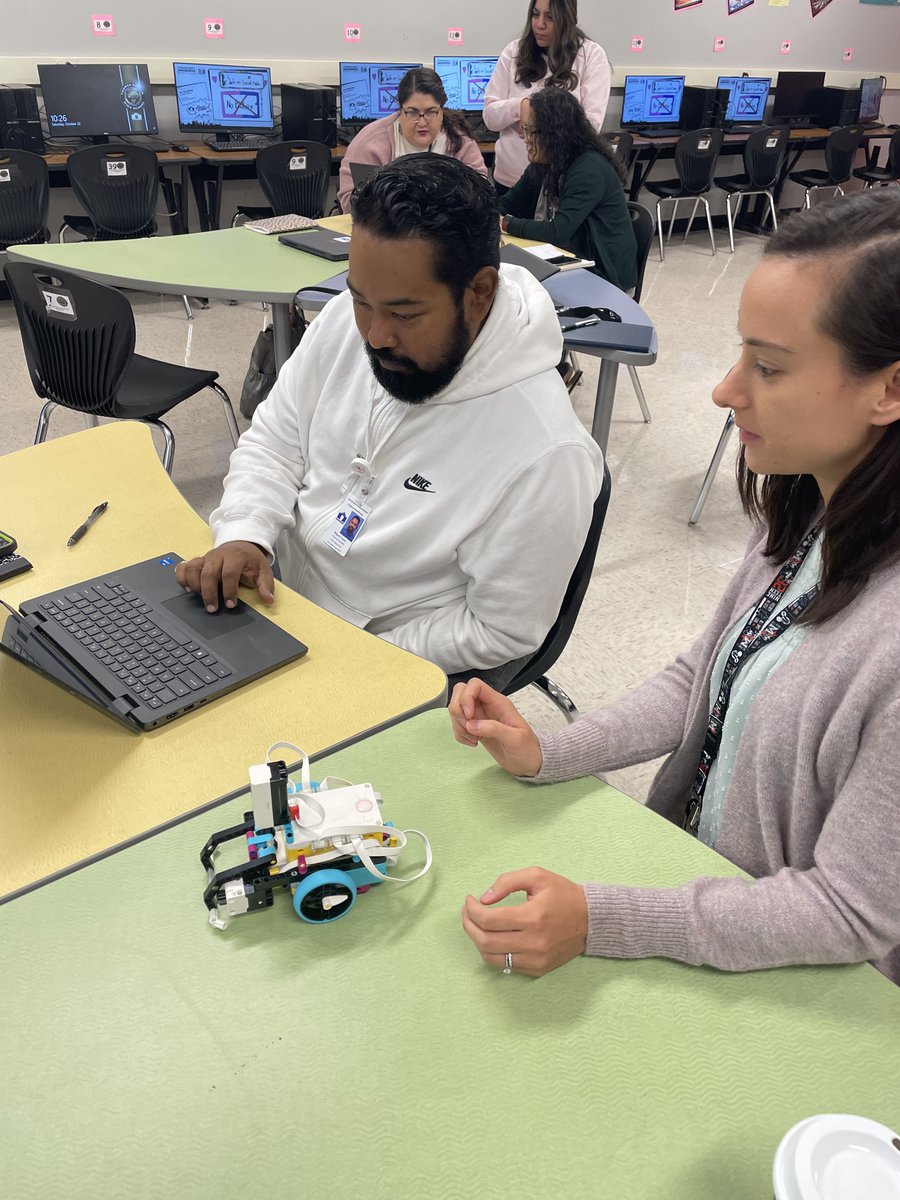 SAISDEXTLearn's tweet photo. The TX ACE team attending training on @firstlegoleague today at #EPICSaturday #SAISDfamilia https://t.co/CJcUqw15gd