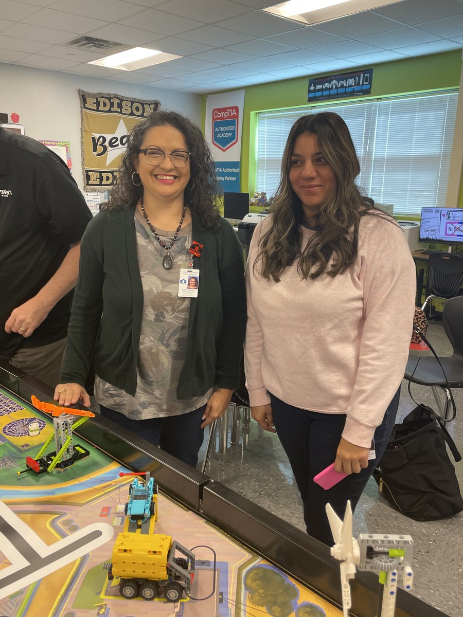 SAISDEXTLearn's tweet photo. The TX ACE team attending training on @firstlegoleague today at #EPICSaturday #SAISDfamilia https://t.co/CJcUqw15gd