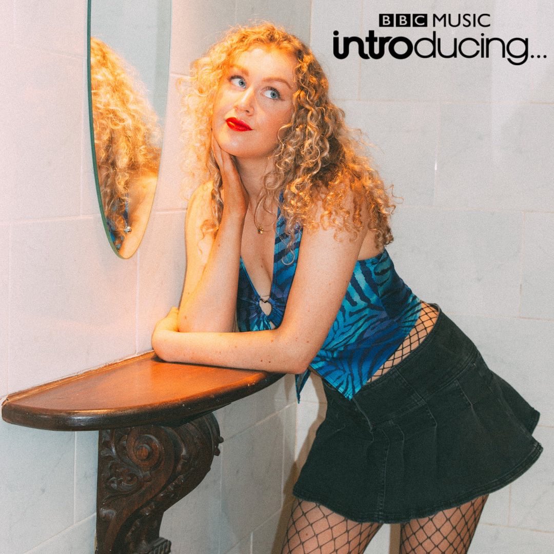 Greetings from Norway !! Where I will be tuning in from at 8pm to hear Opposite of Chill on <a href="/BBCIntroBerks/">BBC Music Introducing in Berkshire</a> 🧊 actually quite chilly here tho x 

thank you <a href="/agwestie/">Alex West</a> for the support as always 💗❤️‍🔥