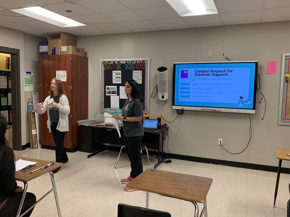 ivaldez1SAISD's tweet photo. @SAISD_SEAD Specialists teaching us how to implement a Daily Behavior  Report Card at #saisdepicsaturday @HeatherEstelle8 @DrJaimeAquino @PattiSalzmann @SAISDorg_lrn @SAISDEdisonHS https://t.co/MHeFWMvEci