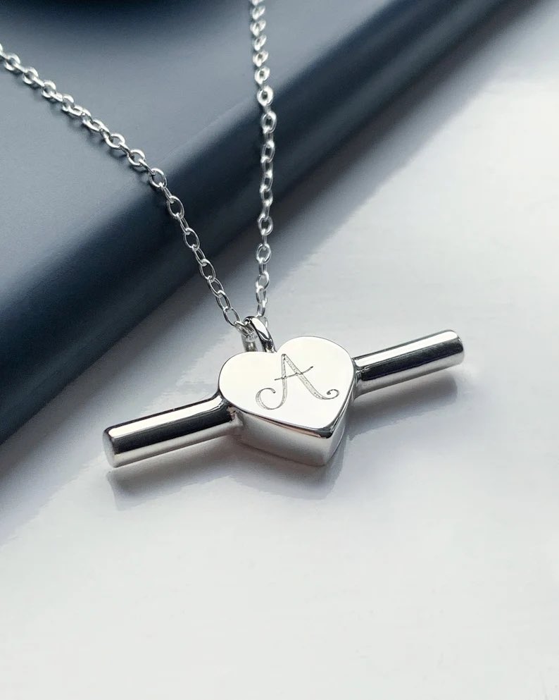 Moments_In_J's tweet photo. T Bar Heart Necklace ❤️

A 925 Sterling Silver T Bar Heart Necklace, laser engraved with the initial of your choice.

Available to buy on our Etsy shop 

https://t.co/6p8AYtrZvK

Made in the Jewellery Quarter in Birmingham 🤩 https://t.co/k6tUelQdtR