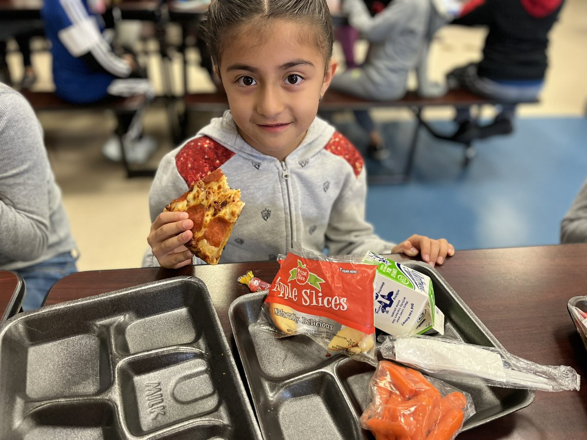 sierravistak6's tweet photo. Our Cubs are enjoying their Pizza lunch during Saturday STEAM today! Look at these happy faces!! Thank you to Jessie our Cafeteria Manager for feeding us so well! #FutureReadyCubs https://t.co/aCbX4UNGIF