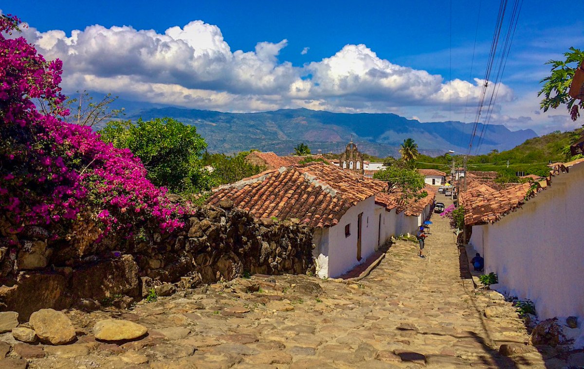 Floridamangos's tweet photo. Barichara, one of the country’s most beautiful and best-preserved heritage towns in Colombia. Just few minutes from town Lyndon Carvajal a forestry expert is growing coffee in the middle of a dry tropical forest preserving native species and birds. #coffee #colombia https://t.co/JxI8hOJf99