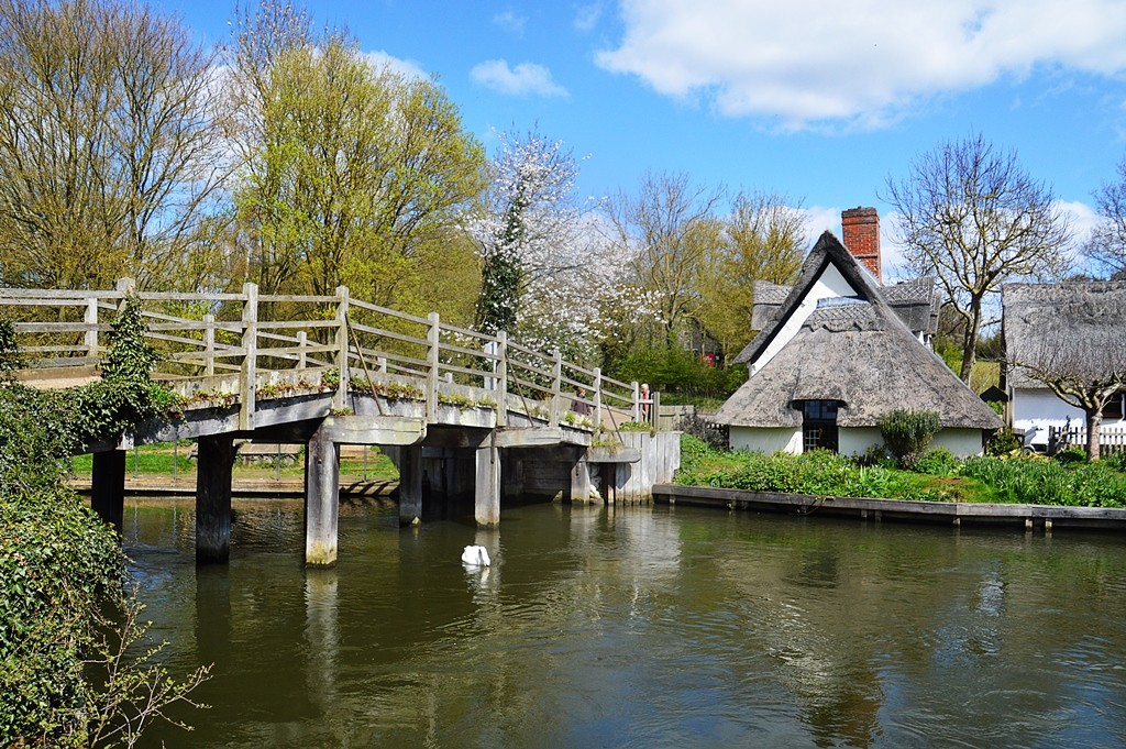 TheSuffolkMan's tweet photo. I live in South Suffolk and have been to #Flatford #Dedham & #StratfordStMary @JohnConstableRA #BridgeCottage https://t.co/AJndhRh2Aq