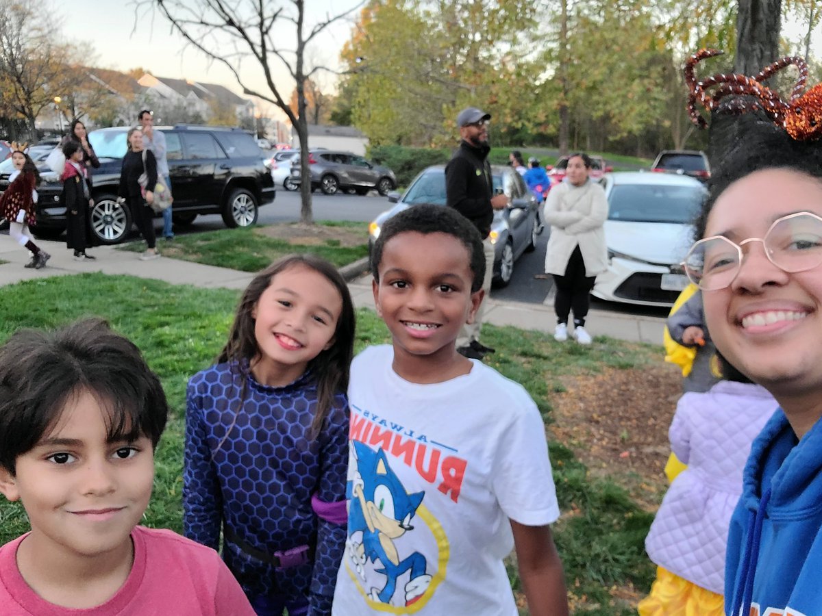 Amber Sanders (@ms_s_spacesquad) on Twitter photo Had fun at last night's Halloween Party! It was fun seeing my awesome 4th graders and a sneak peak at some of their cool costumes! Thanks <a href="/discoverypto1/">DiscoveryPTO</a> Had fun at last night's Halloween Party! It was fun seeing my awesome 4th graders and a sneak peak at some of their cool costumes! Thanks <a href="/discoverypto1/">DiscoveryPTO</a>