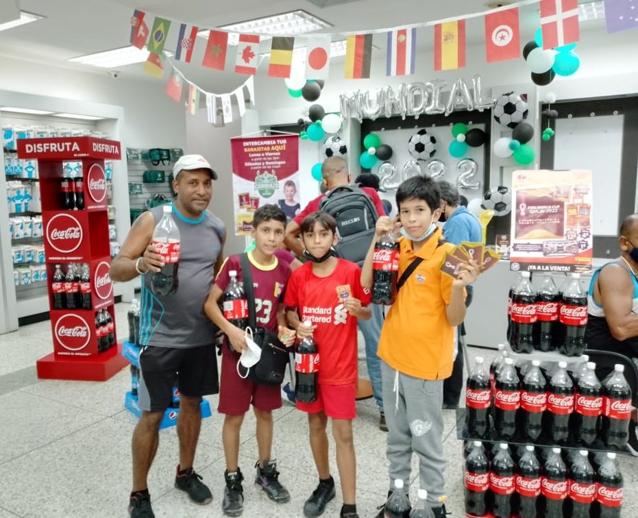 LocatelVzla's tweet photo. En Locatel #Guarenas y #Guatire promovemos la pasión por el Mundial de fútbol Qatar 2022 💚⚽ https://t.co/uq8y8wENym