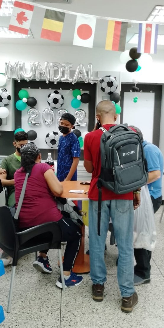LocatelVzla's tweet photo. En Locatel #Guarenas y #Guatire promovemos la pasión por el Mundial de fútbol Qatar 2022 💚⚽ https://t.co/uq8y8wENym