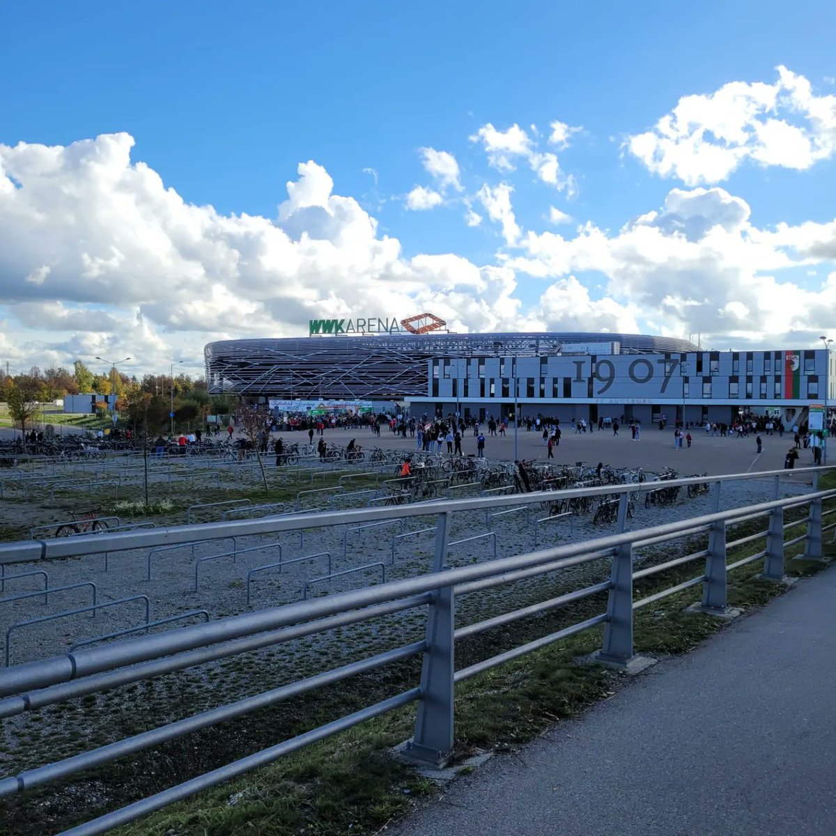 RaphaG1907's tweet photo. Augsburg, Bayern 🇩🇪 

Bundesliga
FC Augsburg vs. Leipzig 

#FCAugsburg #FCA #FCA1907 #Augsburg #Leipzig #FCARBL #1907Oberallgäu #WWKArena #Bundesliga #groundhopping #groundhopper #thechickenbaltichronicles #fußball #football #soccer #calcio #Österreich #Bayern #Schwaben https://t.co/GVNjnx7tUb