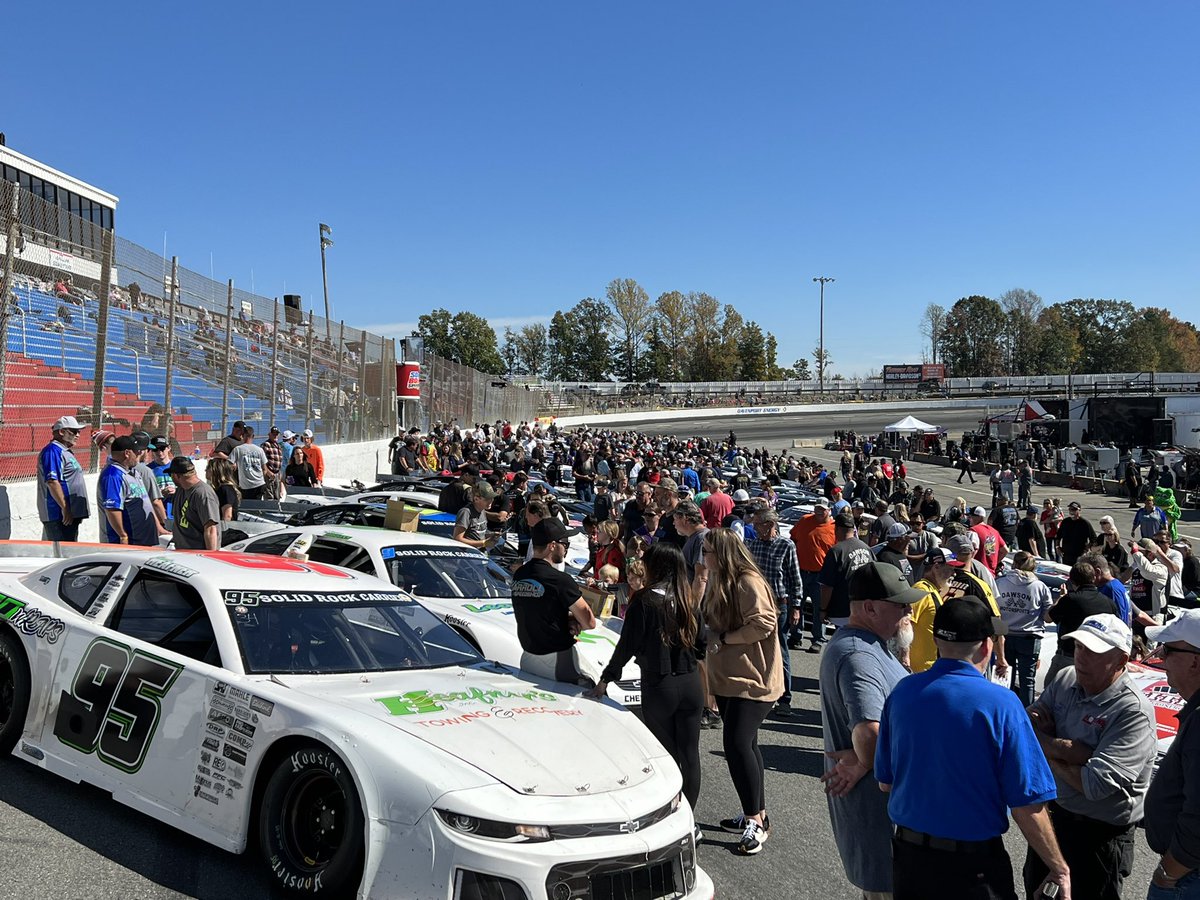 Race22_Radio's tweet photo. Lots of fans are enjoying this weather @CARSTour @SoBoSpeedway57
๐๏ธ Gates open at NOON ET
โฐ Qualifying at 12:15 PM ET
๐๏ธ Fanfest at 1:15 PM ET
๐ฉ Green flag at 3 PM ET
๐บ https://t.co/2T9WvyxxCM | https://t.co/3kuGMr6VjB
#CarsTour
#Commonwealth225 https://t.co/3Ac5dkKUUm