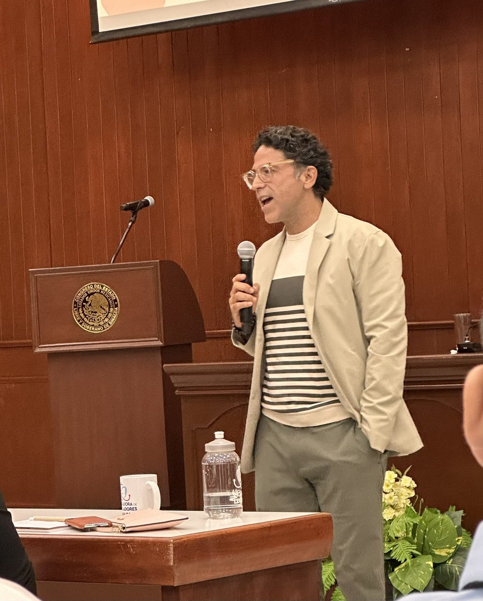daem92's tweet photo. @JuanAlfonsoML comparte la plática -de la teoría a la práctica- dentro de la incubadora legislativa 2022 de @NadaNosDetiene en el @congresosinaloa https://t.co/AokJxdE8zY