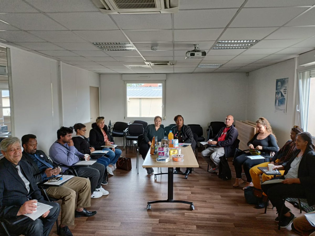 Ça c'est passé hier : le @poleemploi_ara <a href="/Venissieux_/">Ville de Vénissieux</a> à donné la parole 💬 à 1️⃣0️⃣demandeurs d'emploi pour partager leur vécu de "l'accueil en agence".  Temps d'échange constructif: leurs avis nous intéressent !! 🤗