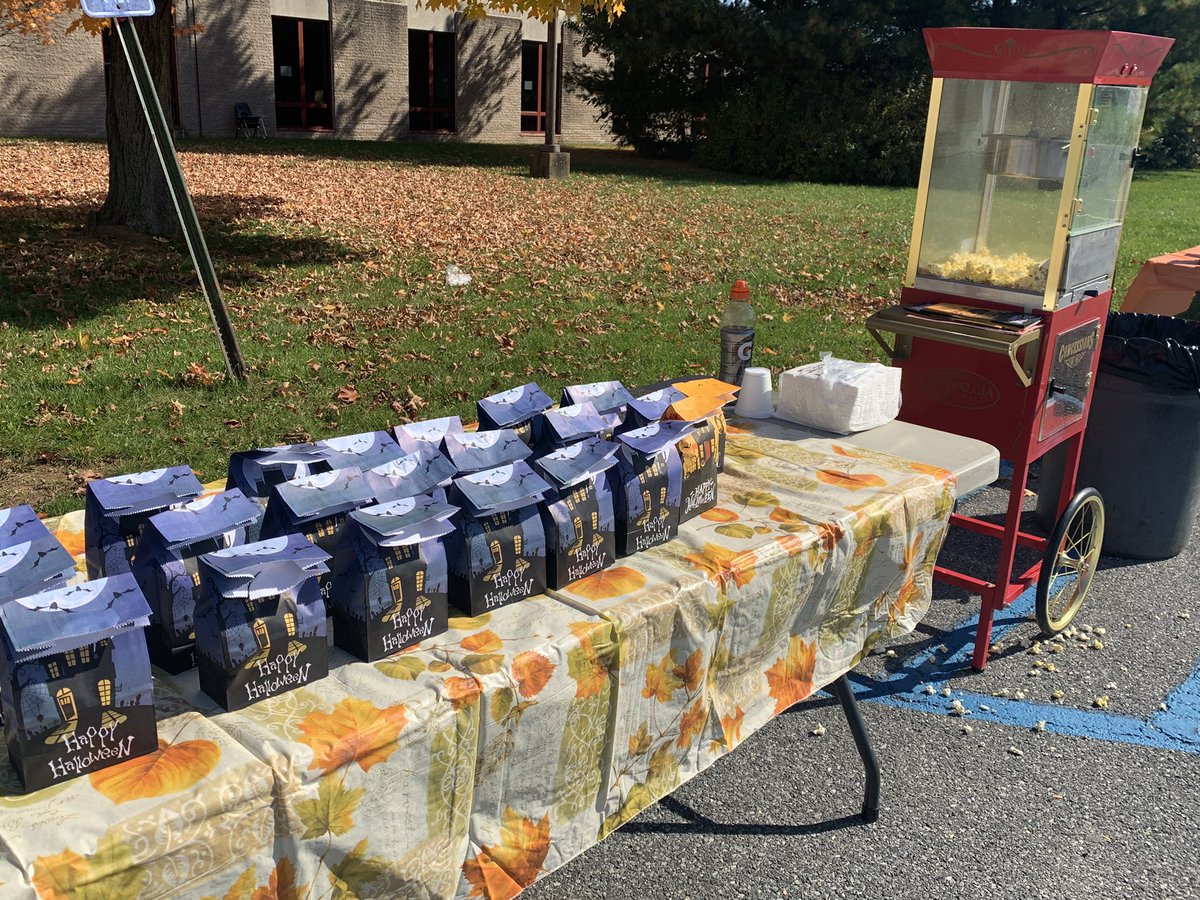 JennyCasebolt's tweet photo. A gorgeous day for the Transportation Department’s first Fall Fest. We have fun and free activities and refreshments until 4:00 today! @BethlehemAreaSD @BASDSUPT @basdjacksilva @basdfacman https://t.co/yQwf3moSqy