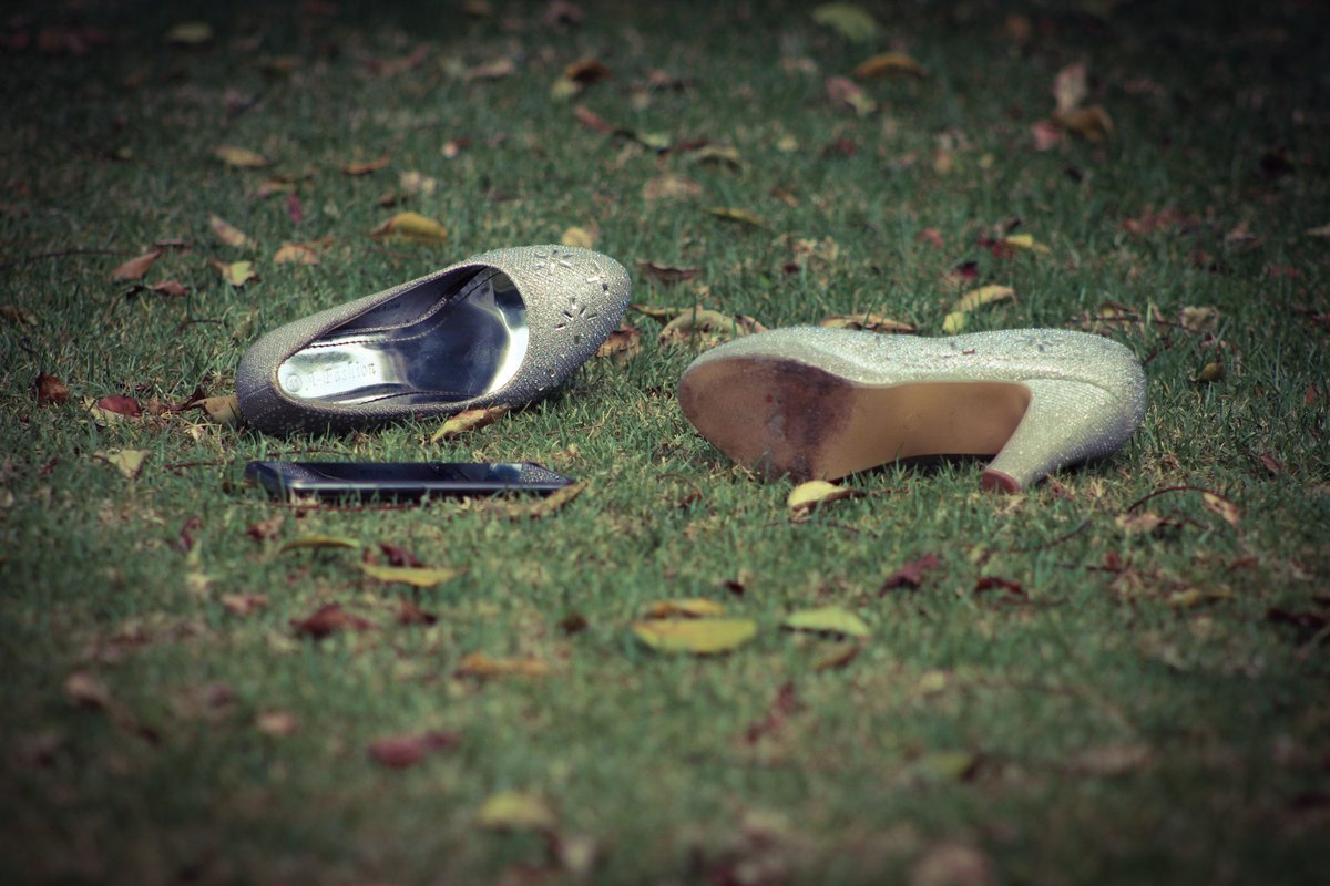 Deirdrevdr's tweet photo. @mlyonphotos #cinderellashoes https://t.co/db5Yn2OXGV