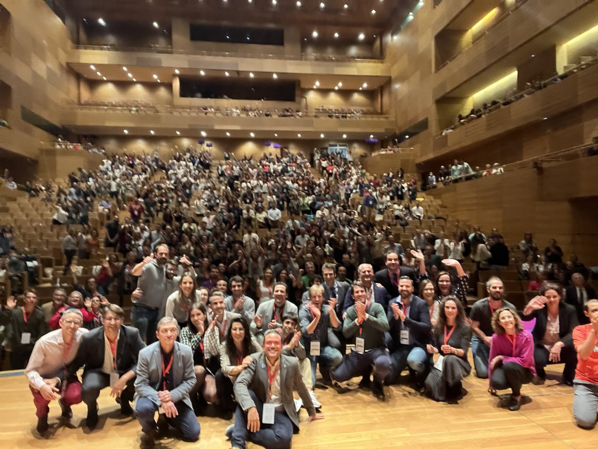 CPFCYL's tweet photo. Nos enseñó a pensar a lo grande y nos lo hemos tomado al pie de la letra.
Clausuramos el Primer Congreso Internacional de Afrontamiento Activo de Dolor Crónico; un acontecimiento científico y sanitario irrepetible.
1000 gracias a cada unos de vosotros!!
#AfrontamientoActivoDolor https://t.co/BJ5BHatQP2