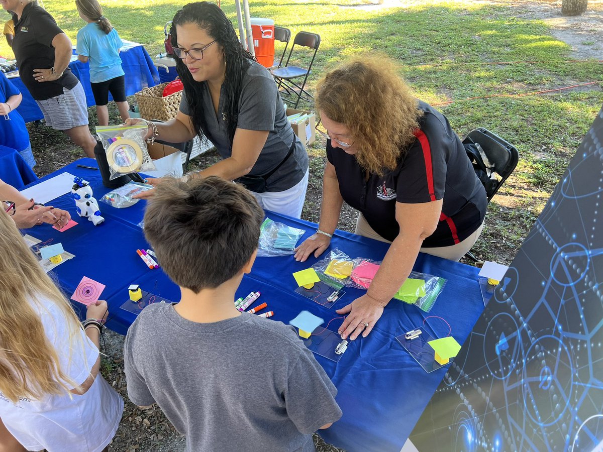 It’s a great day for science at the Indian River Lagoon Science Festival! Several schools shared fun activities about science with all ages! #science #irlfestival #sciencerocks  <a href="/1SLPS/">St. Lucie Public Schools</a> #SLPSCurriculum